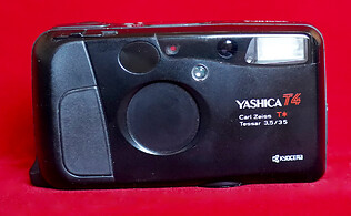 Yashica T4